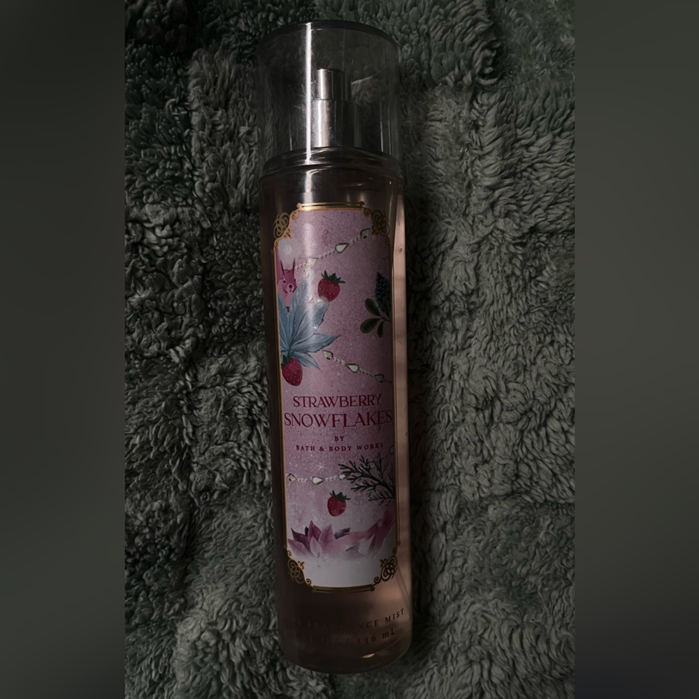 Bath & Body Works Strawberry Snowflakes Fragrance